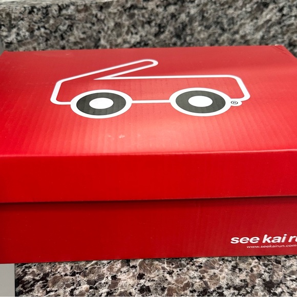 BNIB See Kai Run Pink Floral Strap Sneakers - Picture 12 of 13